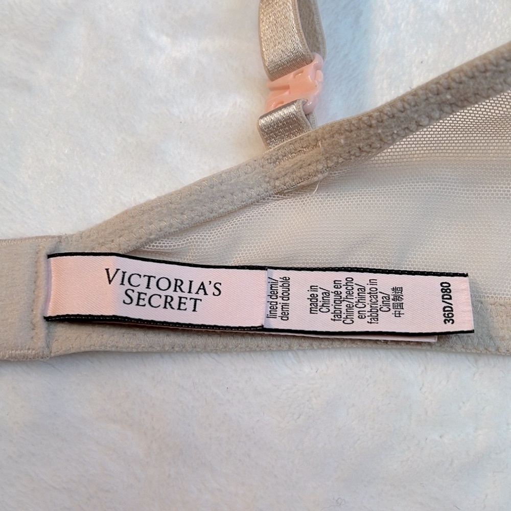 Victoria’s Secret Lined Demi Pale Pink Bra. Lace cups in Size 36D. EUC - Picture 4 of 6